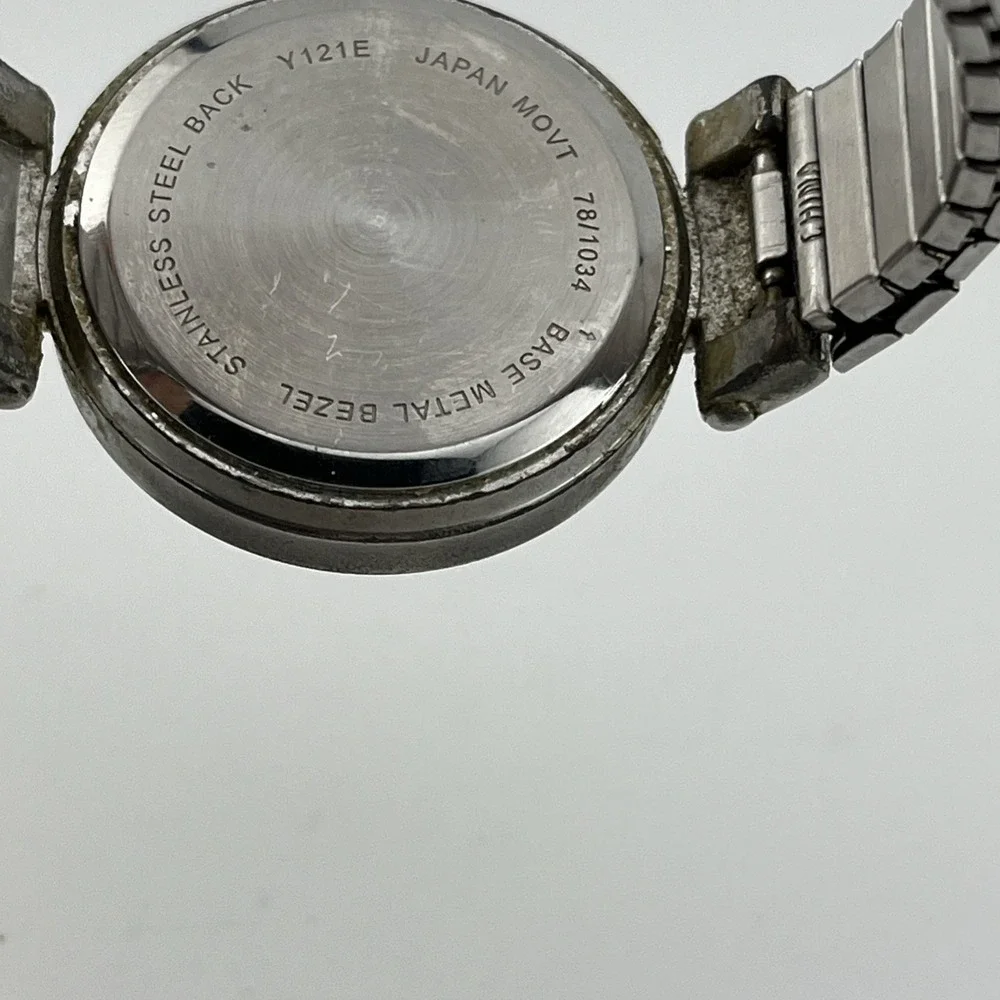 Time & Tru Watch Women 33mm Case Easy Read Dial Silver Stretch Band- New Battery